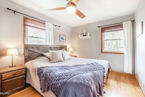 1953 Evergreen St, Grand Rapids MI 49506-4141 exterior