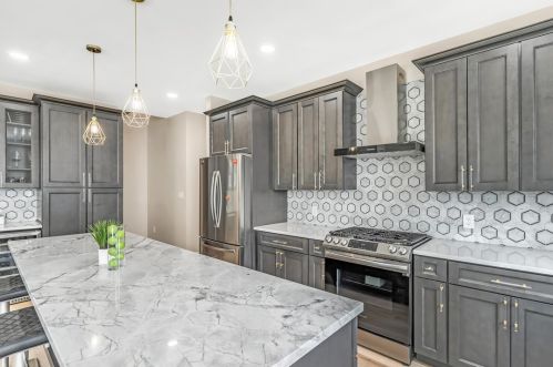 5112 Stanton Ave, Pittsburgh PA  15201-2580 exterior