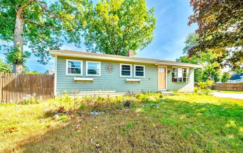 18 Village St, Concord, NH 03303-1954