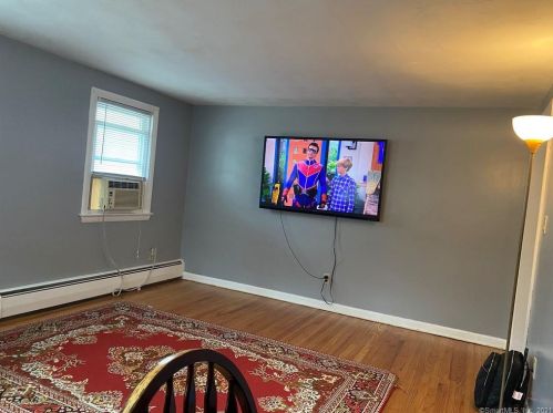 40 Elro St, Manchester, CT 06040-4228