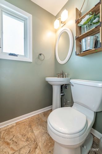 828 Stratford Ave, Elmhurst IL 60126-4651 exterior