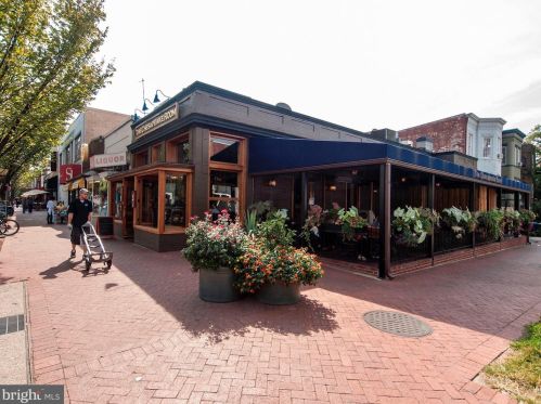 104 7th St, Washington DC  20003-1212 exterior