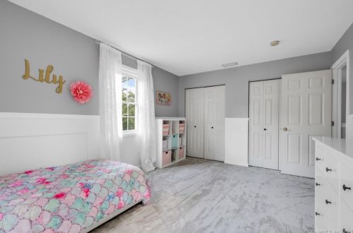 13 Pheasant Hl Dr, Enfield CT 06082-3948 exterior