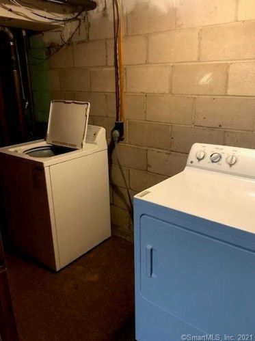 476 Woodbridge St, Manchester CT 06042-3668 exterior