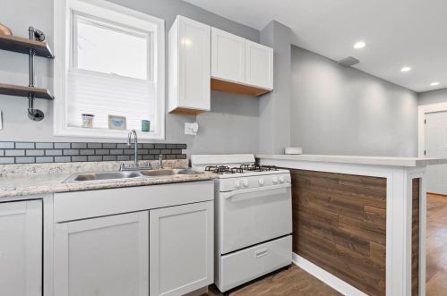 8155 Calumet Ave, Chicago IL 60619-4821 exterior