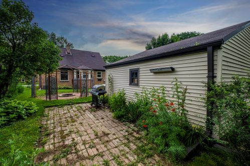 4088 Glenway St, Milwaukee WI 53222-1115 exterior