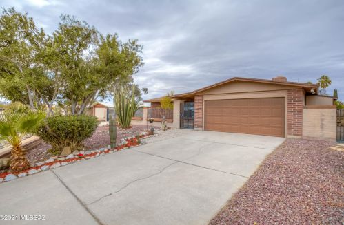 3692 Briargate Dr, Tucson, AZ 85741-2759