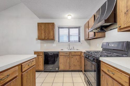 7906 Epping Ln, Austin TX 78745-6831 exterior