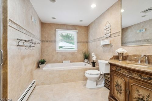 41 Cutter Dr, East Hanover NJ  07936-3047 exterior