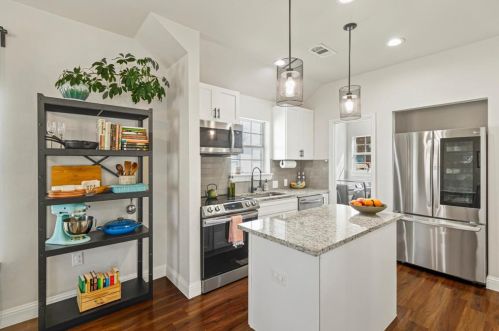 2744 Catherine St, Dallas TX  75211-5221 exterior