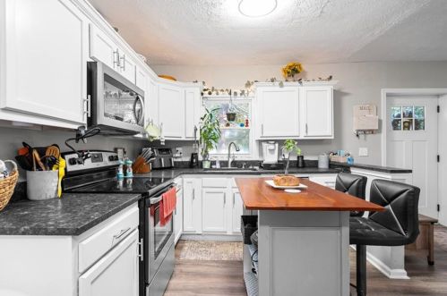 955 Lake Dr, Lithonia GA  30039-5747 exterior