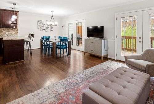 504 Dunwoody Chace, Atlanta GA 30328-6009 exterior