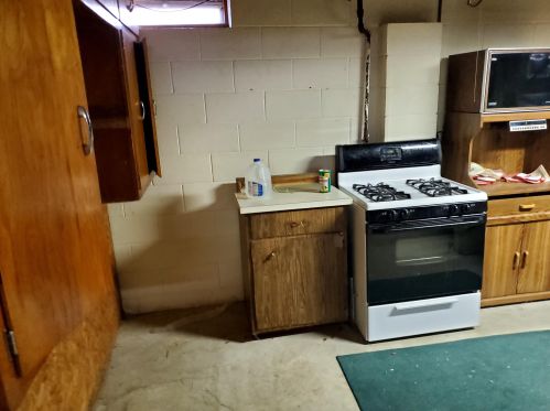 1130 Thomas St, Manitowoc WI 54220-2250 exterior