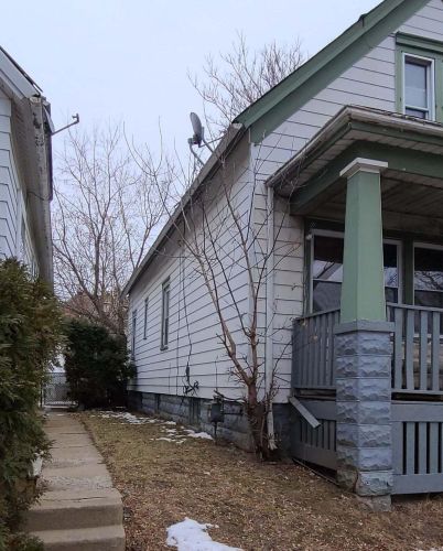 3202 11th St, Milwaukee, WI 53215-4736