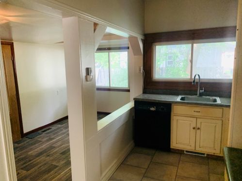 402 Broadway St, Three Rivers MI  49093-1828 exterior