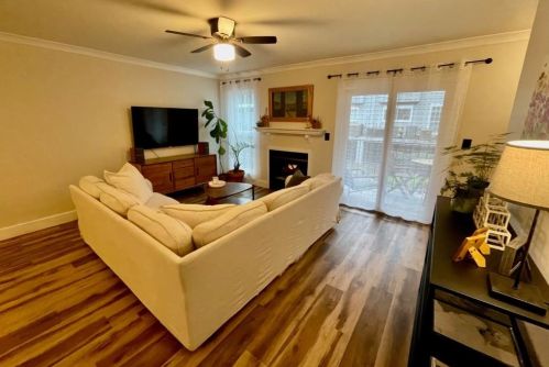 633 Granville Ct, Atlanta GA 30328-3443 exterior