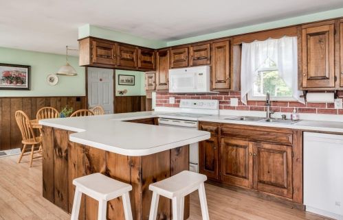 7 Cranbrook Ln, Dover NH 03820-2005 exterior