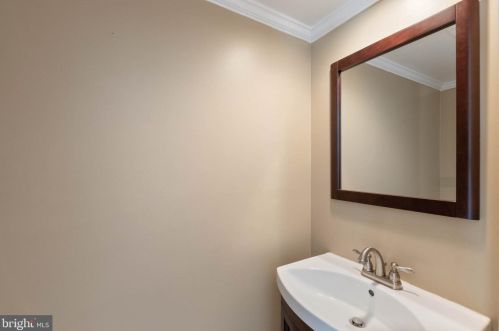 7047 Chesley Search Way, Alexandria VA 22315-4754 exterior