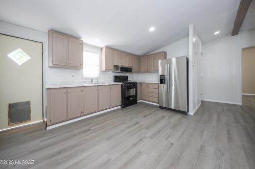 55 King Rd, Tucson AZ 85705-3217 exterior