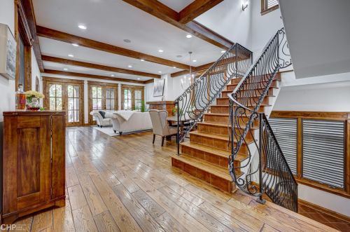 2732 Marshfield Ave, Chicago IL 60614-1016 exterior