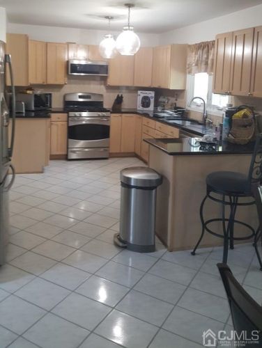 61 Princess Dr, New Brunswick NJ  08902-4104 exterior