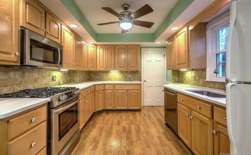 78 Lafayette St, Milford CT 06460-4711 exterior