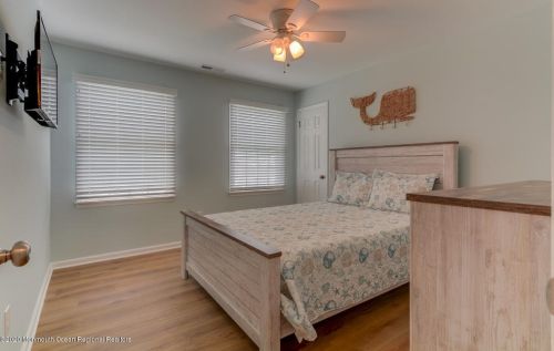 208 New York Ave, Point Pleasant Beach NJ 08742-3337 exterior