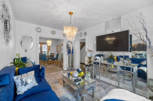 210 Elizabeth St, Pittsburgh PA 15207-1819 exterior