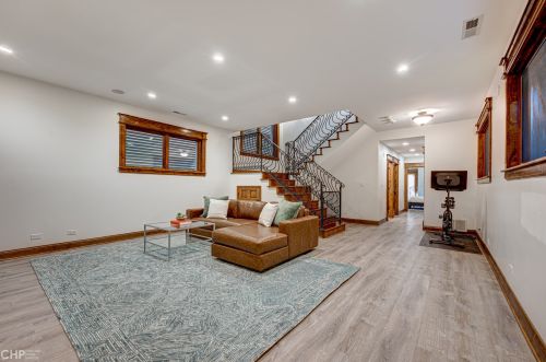 2732 Marshfield Ave, Chicago IL 60614-1016 exterior