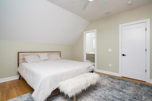 232 Bayberry Ln, Westport CT 06880-4033 exterior