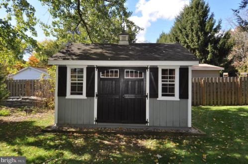 4 Hanover Dr, Cookstown NJ 08511-1005 exterior