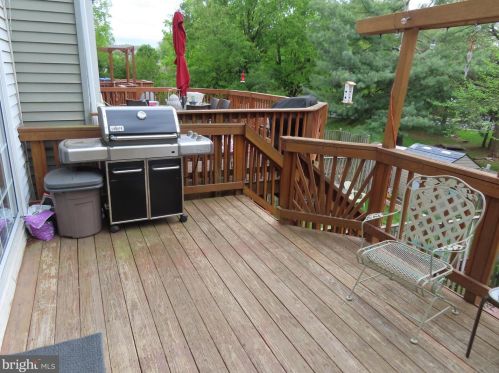 121 Paddington Way, Leesburg VA  20176-3339 exterior