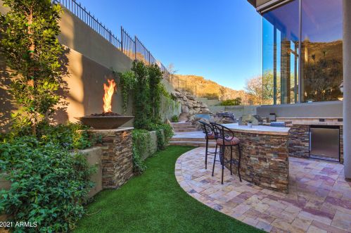 13841 Cyn Dr, Phoenix AZ 85016-2403 exterior