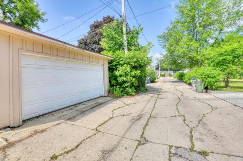 7906 Townsend St, Milwaukee WI  53222-3831 exterior