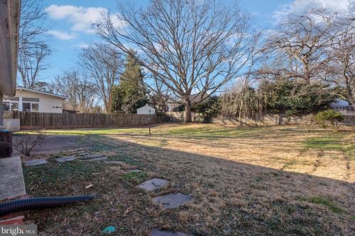 8708 Camden St, Alexandria VA 22308-2318 exterior