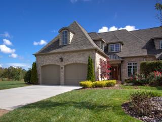 39 Creswell Manor Dr, Greensboro, NC 27407-7947