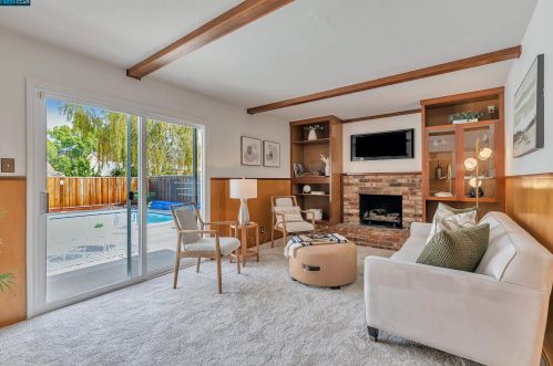 864 Madigan Ave, Concord, CA 94518-2147