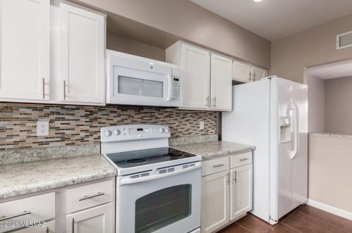 4975 Bellevue St, Tucson AZ 85712-4913 exterior