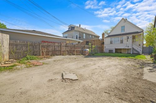 5120 Sawyer Ave, Chicago IL 60655-2413 exterior