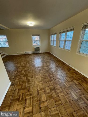 1318 Martha Custis Dr, Alexandria VA  22302-2025 exterior