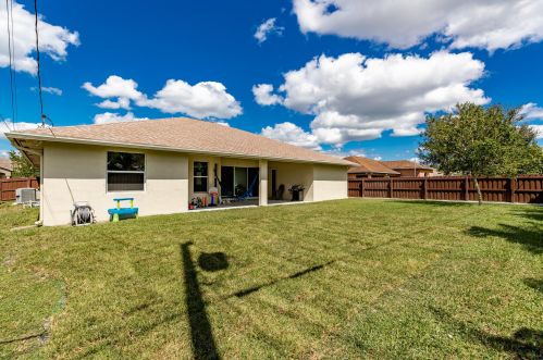 650 Mccullough Ave, Fort Pierce FL 34953-3918 exterior