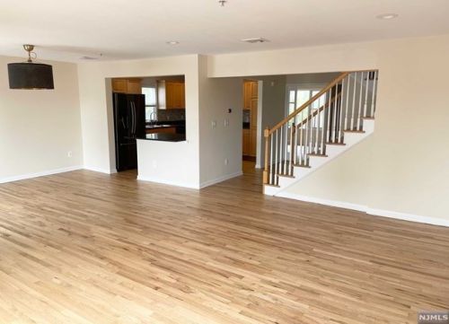 30 Legend Hills Dr, Edgewater NJ  07020-2124 exterior