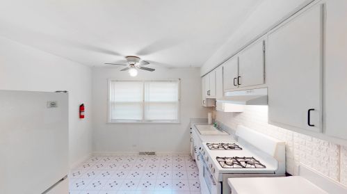 13937 Atlantic Ave, Chicago IL 60827-2404 exterior