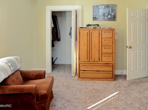 940 Mcreynolds Ave, Grand Rapids MI 49504-4439 exterior