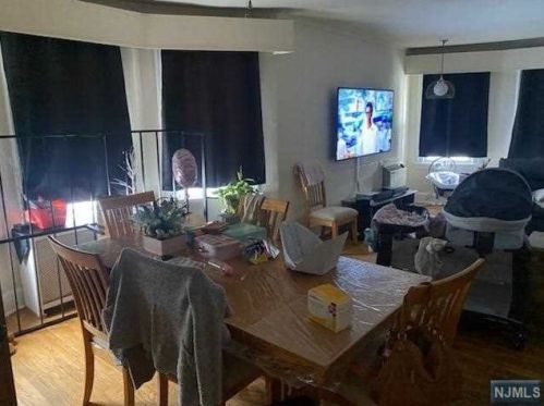 55 Clinton Pl, East Rutherford NJ 07073-1323 exterior