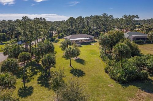 105 2nd St, Naples, FL 34120-5907