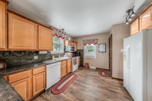 2028 83rd St, Milwaukee WI  53213-1606 exterior