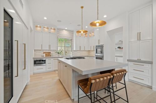 10464 Caribou Way, Tustin CA  92782-1470 exterior