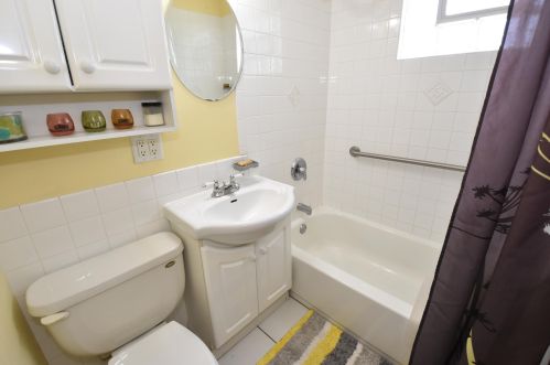 135 Martin Ln, Milwaukee WI 53207-4976 exterior