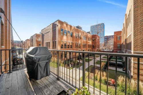 1630 Pr Ave, Chicago IL 60653-3207 exterior